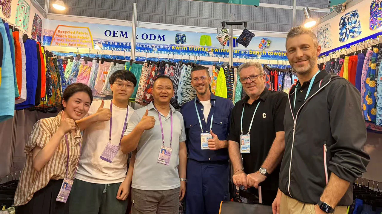 with Italian clients, 135th Canton Fair